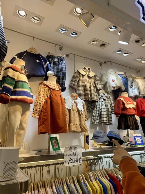 服裝批發市場清倉指南 100元3件靚衫VS 20元買牛仔褲，哪里更抵？